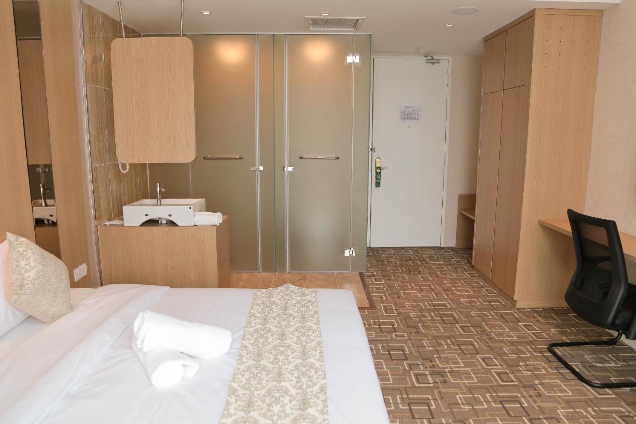 Top Holiday Hotel Seri Kembangan Eksteriør billede