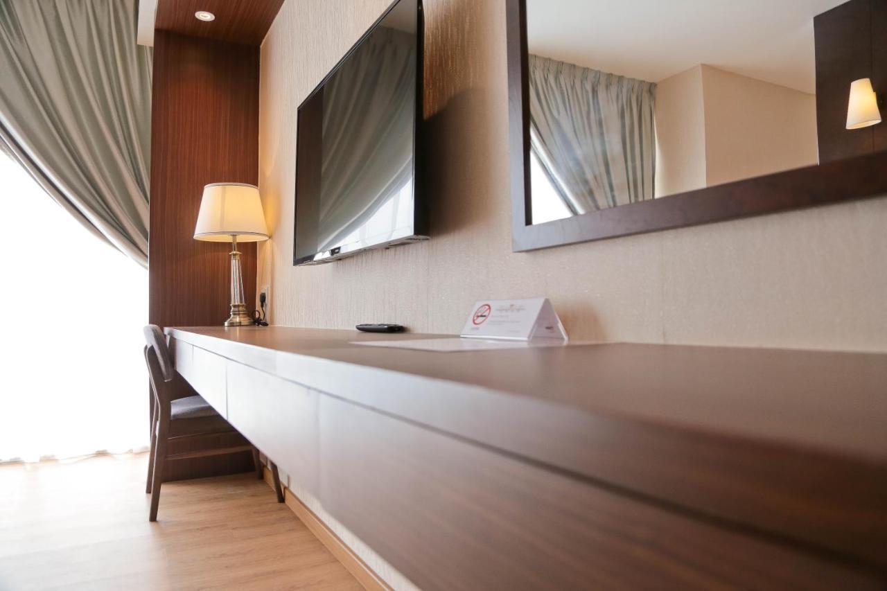 Top Holiday Hotel Seri Kembangan Eksteriør billede